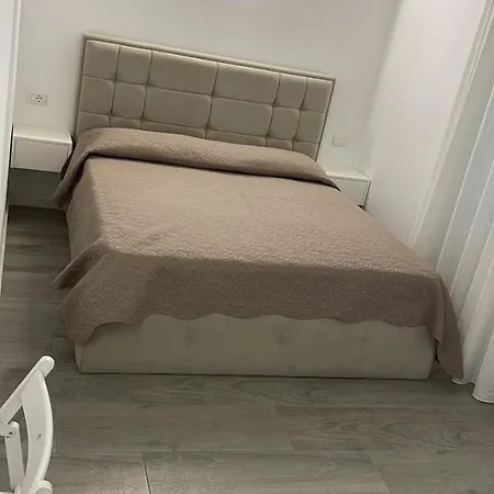 House * Tiran